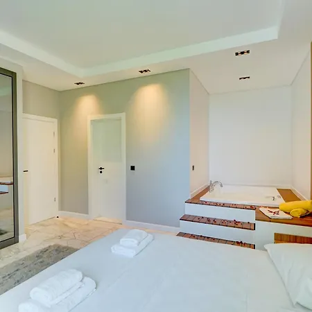 Neptune 2 - Planet Luxury