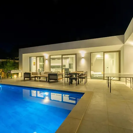 Neptune 2 - Planet Luxury *